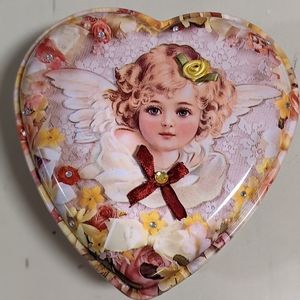 HANDMADE Cherub heart shaped plastic jewelry holder 5.5 x 5.5' Bedroom decor